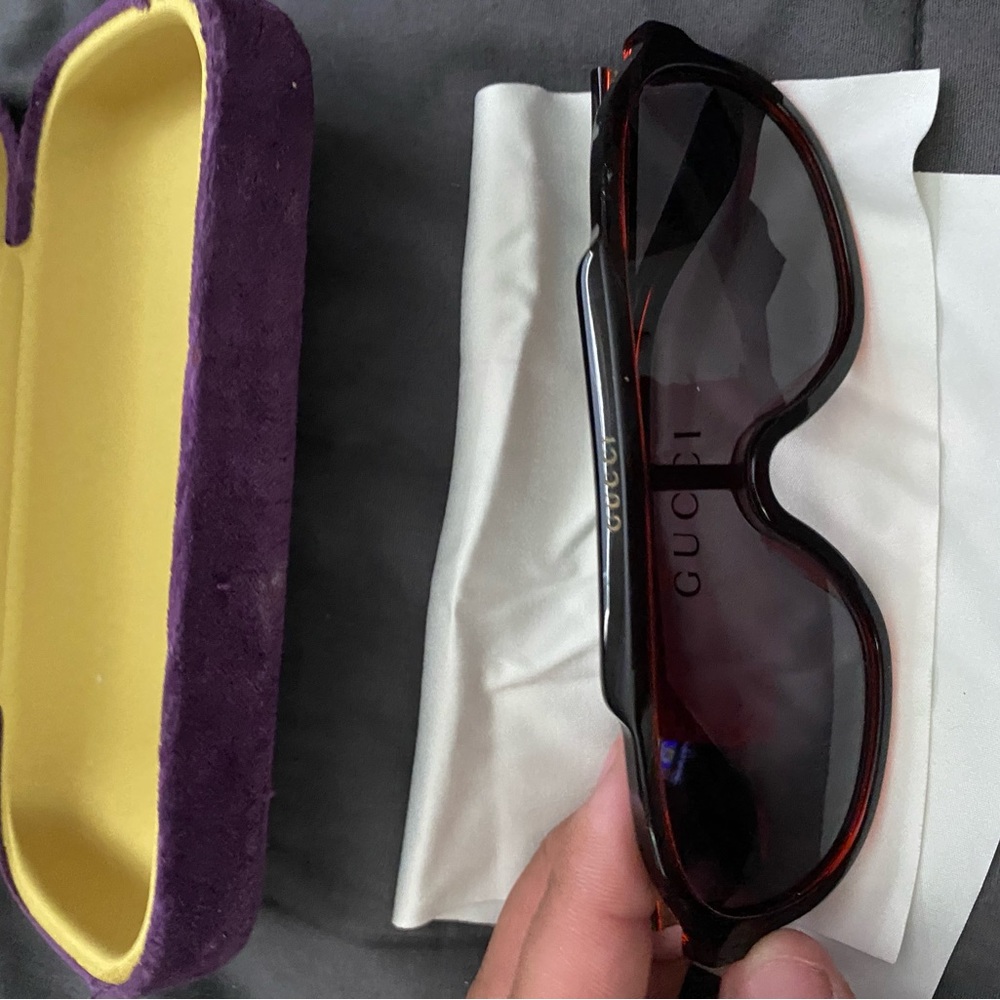 Men’s or woman’s Gucci aviator glasses
